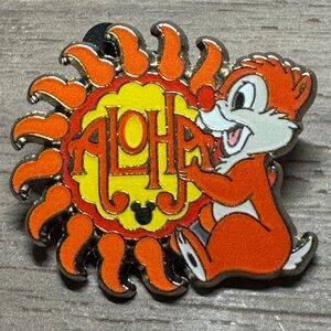 5/$25 Disney Chipmunk‎ Dale Holding Aloha Sign Pin